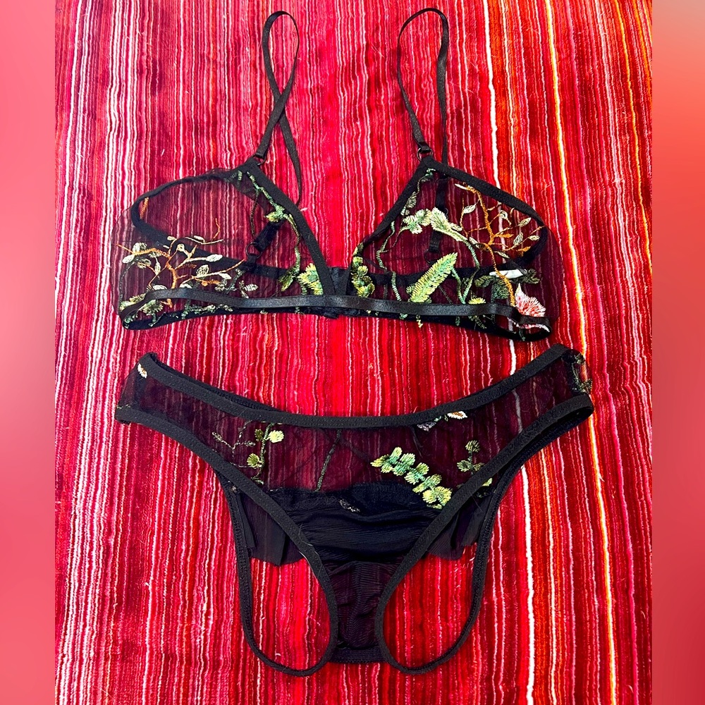 Black & Green Floral Lingerie  🌿🍂🌾🌱✨